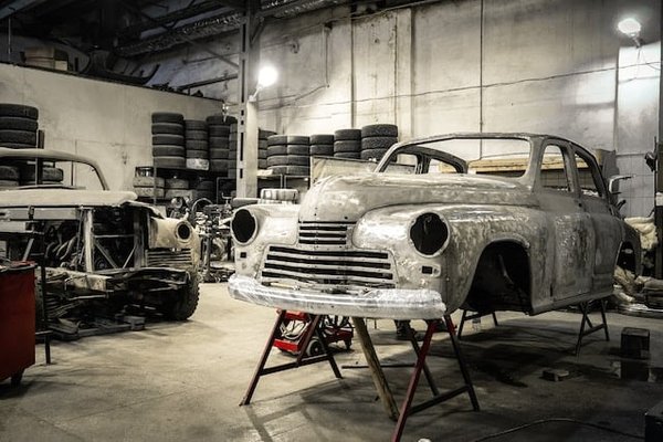 Comment réparer votre planche, carrosserie et volant en cuir noir ?