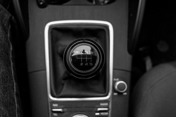 Boîte manuelle ou automatique : Laquelle choisir pour votre voiture ?