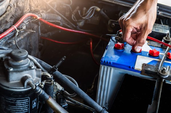 Que retenir sur les composants clés d’une batterie de véhicule et son fonctionnement ?