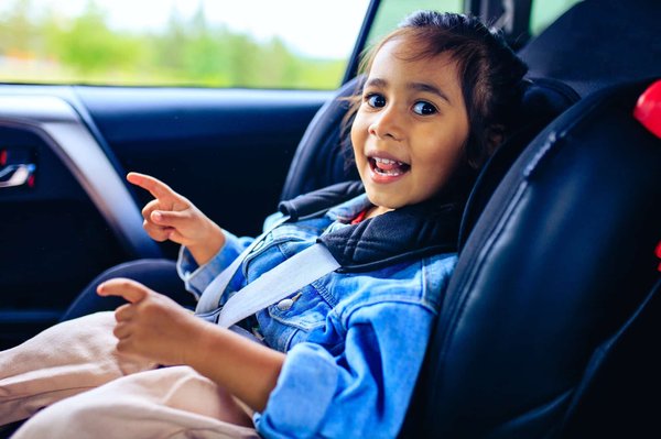 Choisir un siège auto pivotant : les critères essentiels